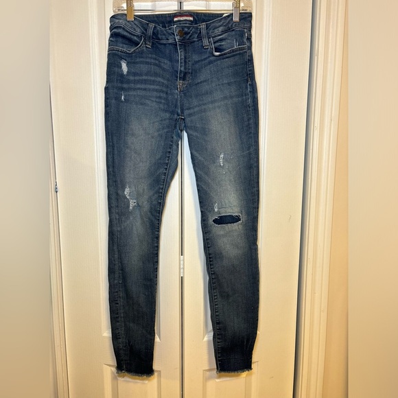 Tommy Hilfiger - Women's Fall Basic Casual Distressed Blue Jeans in Size M - Picture 1 of 5